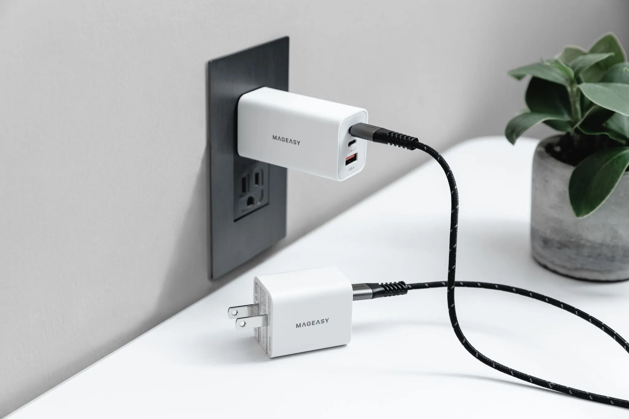 SwitchEasy Force GaN Wall Charger (30W/ 65W)